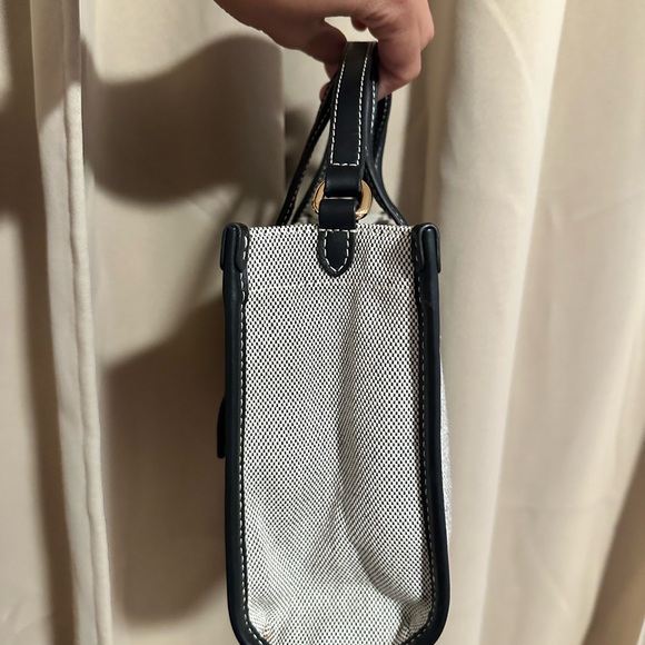 Burberry Black and Cream Tote Bag with Structured Shape and Leather Accents - Picture 6 of 14